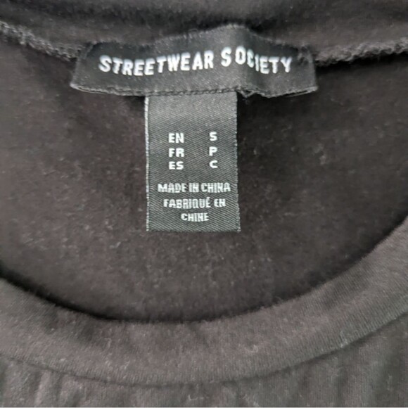 Black and white graphic crop top. - Picture 2 of 3